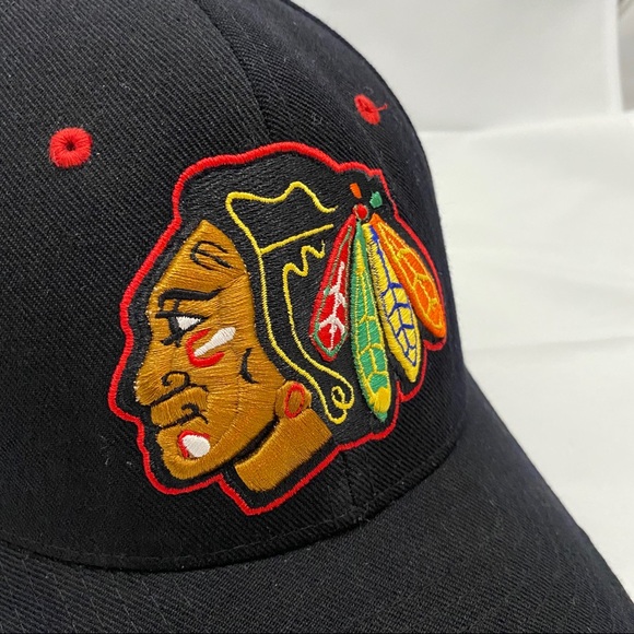 Chicago Blackhawks Embroidered Zephyr Fitted Hat - Picture 5 of 9